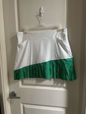 Callaway White Golf Skirt with Green Pleated Hem Shorts Attached